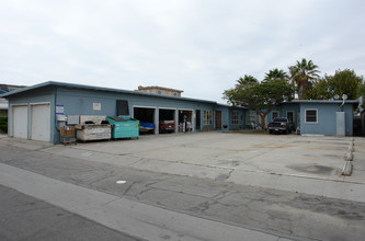 2272 Pierpont Blvd in Ventura, CA - Building Photo - Building Photo