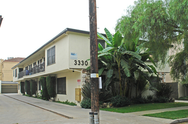 3330 S Canfield Ave in Los Angeles, CA - Foto de edificio - Building Photo