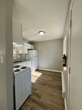 1760 St Johns Blvd in Lincoln Park, MI - Building Photo - Building Photo