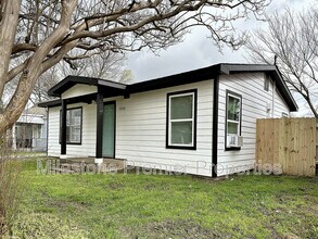 1016 W Crawford St in Denison, TX - Building Photo - Building Photo