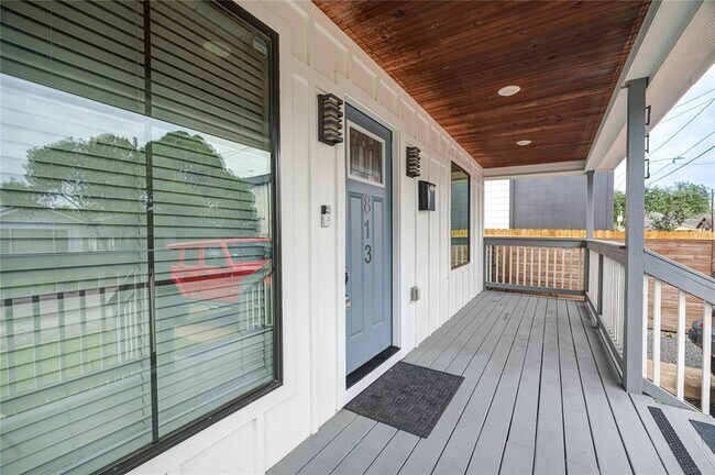 813 E 32nd 1/2 St in Houston, TX - Building Photo - Building Photo