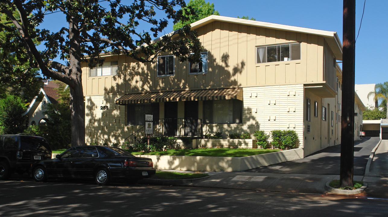 255 Oakland Ave in Pasadena, CA - Foto de edificio