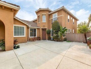 15374 Falcon Crest Ct in San Diego, CA - Building Photo - Building Photo