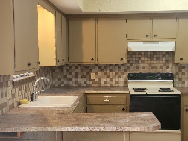 813 W Oxford Ave in Enid, OK - Building Photo - Building Photo