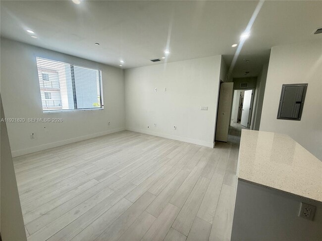 property at 909 E 24th St