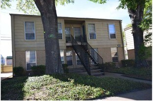 Cedarwood Apartments in Huntsville, TX - Building Photo