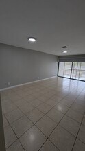 3777 NW 78th Ave, Unit 14F in Hollywood, FL - Foto de edificio - Building Photo