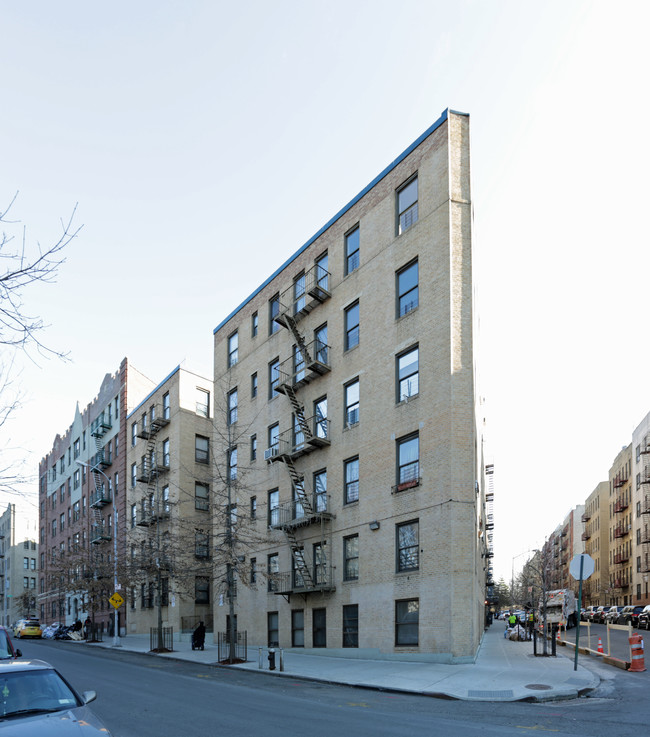 21 W Mosholu N in Bronx, NY - Foto de edificio - Building Photo