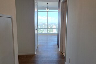 1 Bloor St E in Toronto, ON - Building Photo - Building Photo