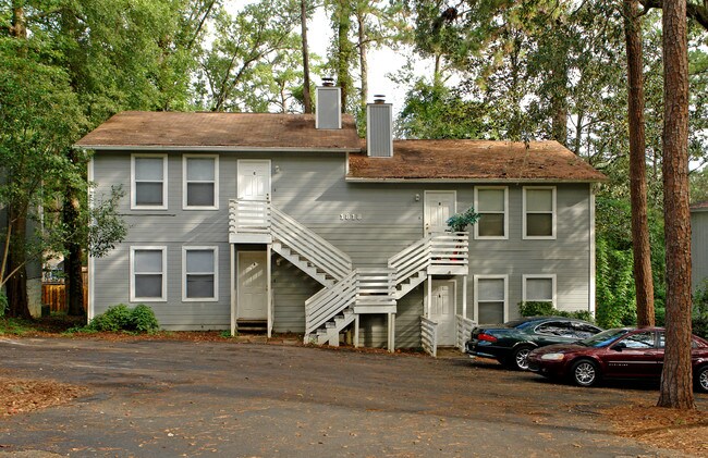 1818 Sylvan Ct in Tallahassee, FL - Foto de edificio - Building Photo