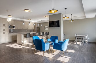 Regency on Main in Hamilton, ON - Building Photo - Building Photo