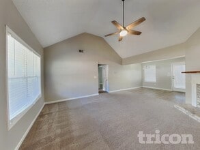 1009 Butterfly Cove Way, Unit V726 in Locust Grove, GA - Foto de edificio - Building Photo