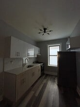 112 Corbin Ave, Unit 402 in Jersey City, NJ - Building Photo - Building Photo