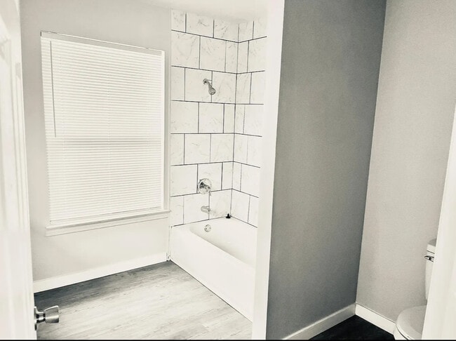 1715 Essex Ave in Dallas, TX - Building Photo - Building Photo