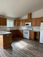 2806 SW Salmon Ave in Redmond, OR - Building Photo - Building Photo