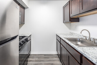 Mercury West Apartments in Hampton, VA - Building Photo - Interior Photo