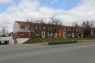1500 Sandhurst Cir in Toronto, ON - Building Photo - Building Photo
