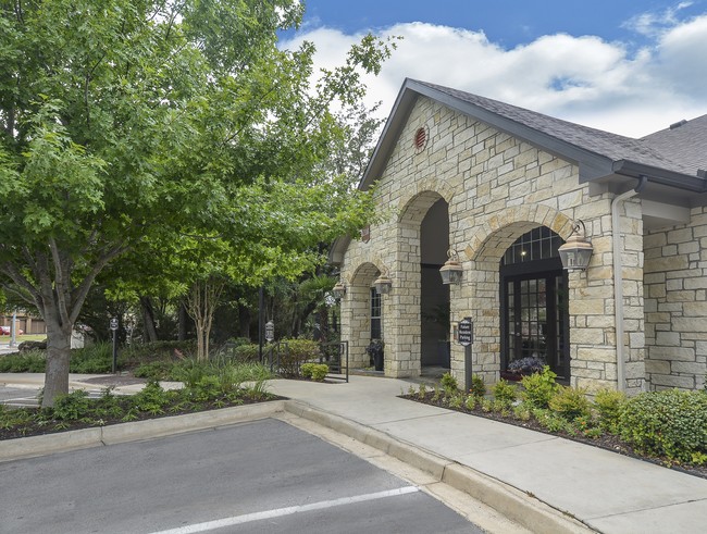 Boulder Creek Apartments in San Antonio, TX - Foto de edificio - Building Photo