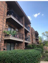 3531 Central Rd, Unit 1 in Glenview, IL - Building Photo - Building Photo