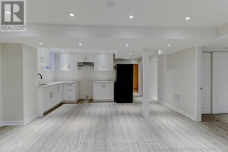 305 Old Harwood Ave in Ajax, ON - Building Photo - Building Photo