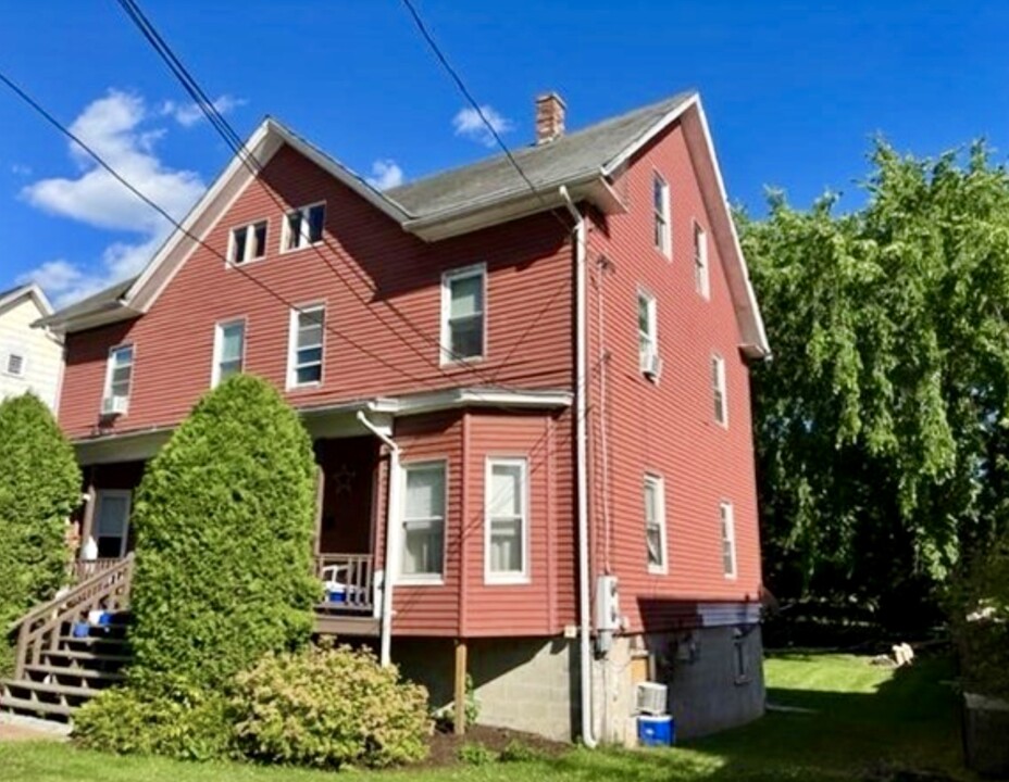 4 Brook St, Unit 6 in Whitinsville, MA - Building Photo