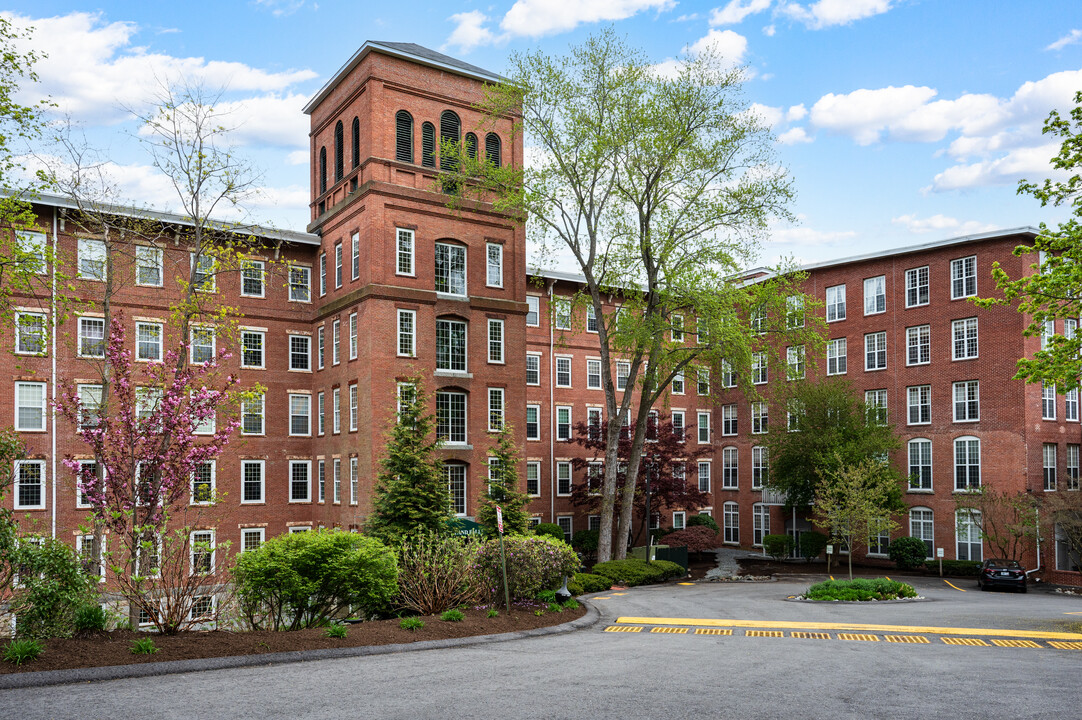 Highland Falls in Albion, RI - Foto de edificio