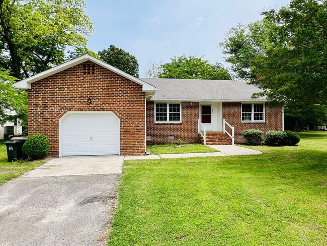 170 Hunts Neck Rd in Poquoson, VA - Building Photo - Building Photo