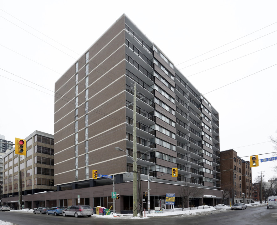 Kenson Towers in Ottawa, ON - Building Photo