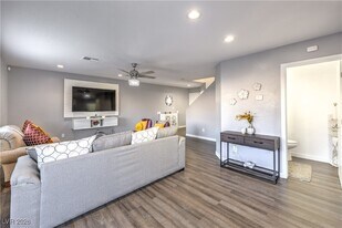 9062 Mackanos Ave in Las Vegas, NV - Building Photo