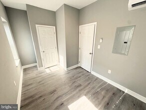 2417 W Jefferson St in Philadelphia, PA - Building Photo - Building Photo