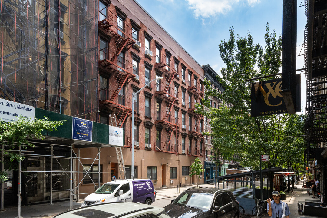 143 Sullivan St in New York, NY - Foto de edificio