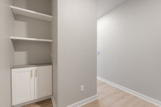 2215 Dave Ward Dr in Conway, AR - Building Photo - Building Photo