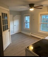 290 Maple Ave in Montville, CT - Building Photo - Building Photo