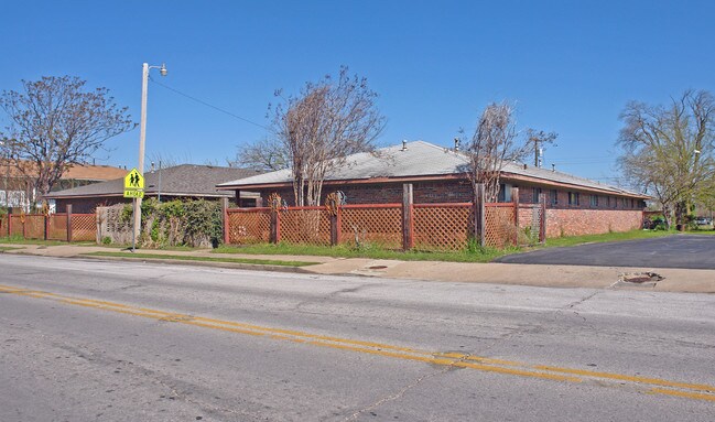 2623-2627 E 6th St in Tulsa, OK - Foto de edificio - Building Photo