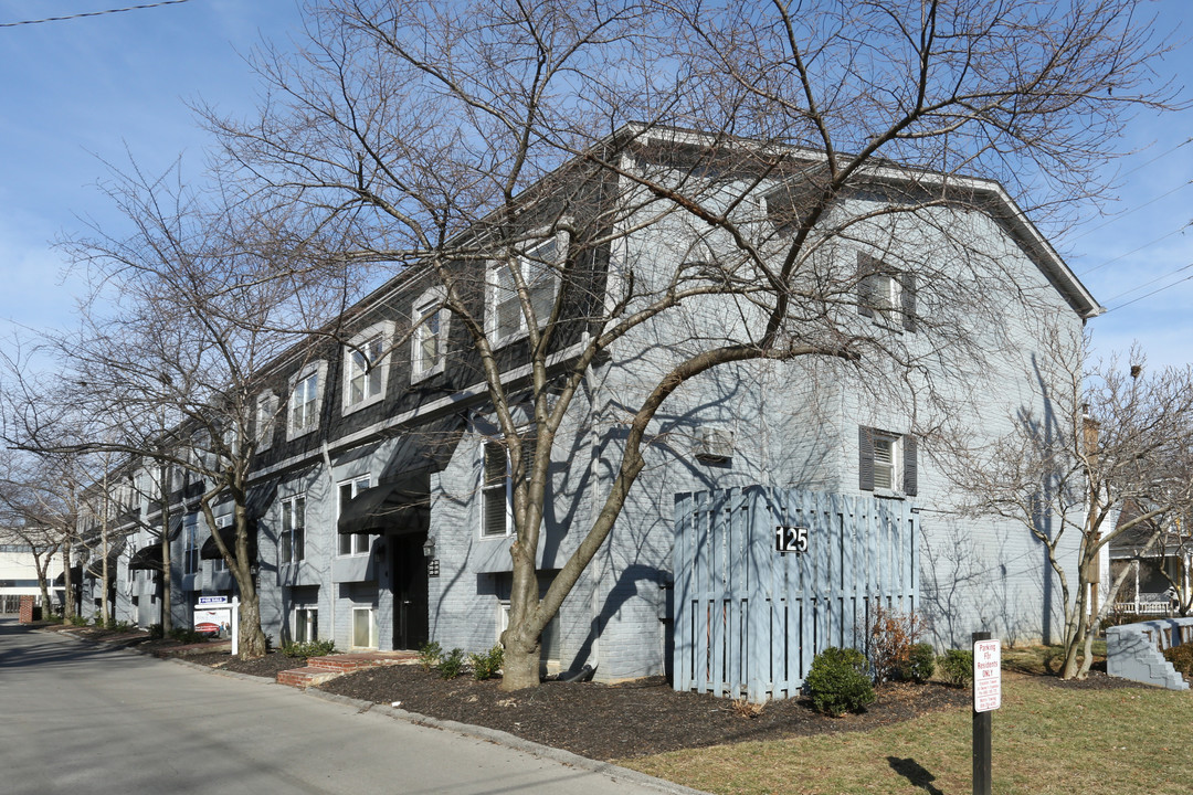 Clay Villa in Lexington, KY - Foto de edificio