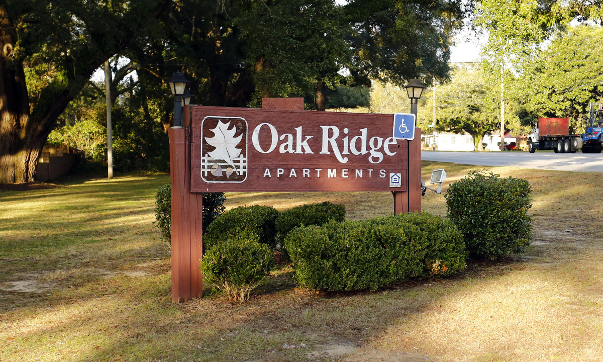 Oak Ridge Apartments in Mobile, AL - Building Photo