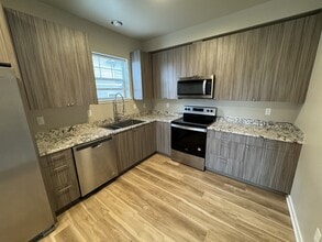 441 Talent Ave in Talent, OR - Building Photo - Interior Photo