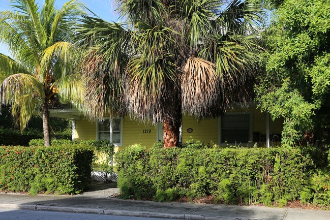 1219 Georgia Ave in West Palm Beach, FL - Building Photo - Building Photo