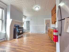 8 Lincoln Ave, Unit 1 in Kearny, NJ - Foto de edificio - Building Photo