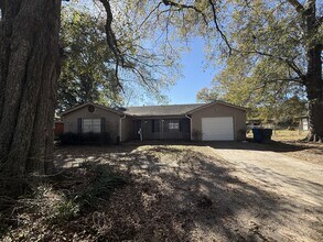 7765 Coburn Dr in Beaumont, TX - Building Photo - Building Photo