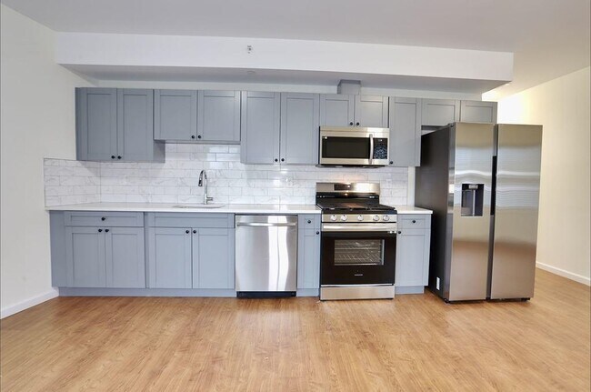 143 Zabriskie St in Jersey City, NJ - Building Photo - Building Photo