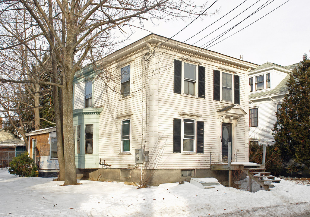 18 Melville St in Augusta, ME - Building Photo