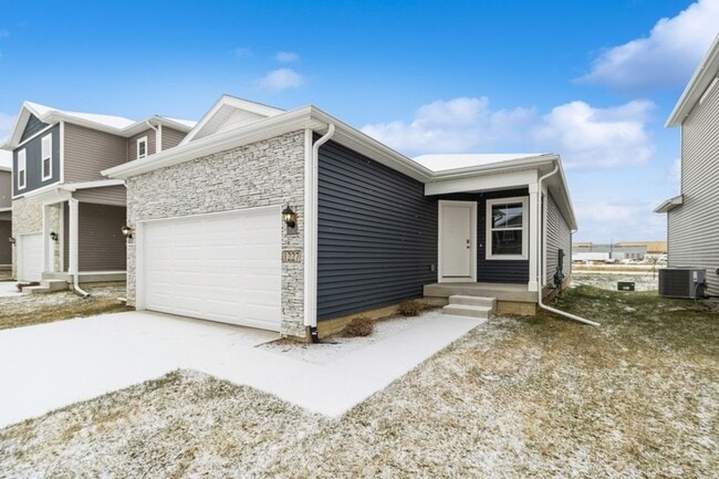 property at 1227 NW Williamsburg Ln