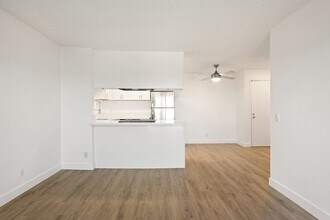 The Hills at Fashion Valley in San Diego, CA - Building Photo - Building Photo