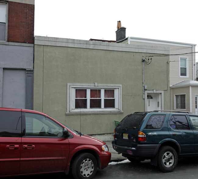 1312 Bergenline Ave in Union City, NJ - Building Photo - Building Photo