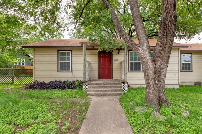 property at 913 E 53rd 1/2 St
