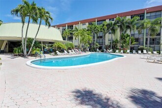 5300 NE 24th Terrace, Unit 232 in Fort Lauderdale, FL - Building Photo - Building Photo