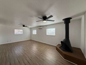 230 Craigmont Ln in San Antonio, TX - Foto de edificio - Building Photo