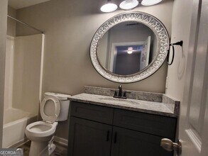 45 Newnan Lakes Dr in Newnan, GA - Foto de edificio - Building Photo