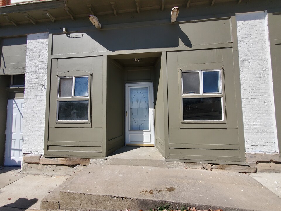 537 Wheeling Ave in Cambridge, OH - Building Photo